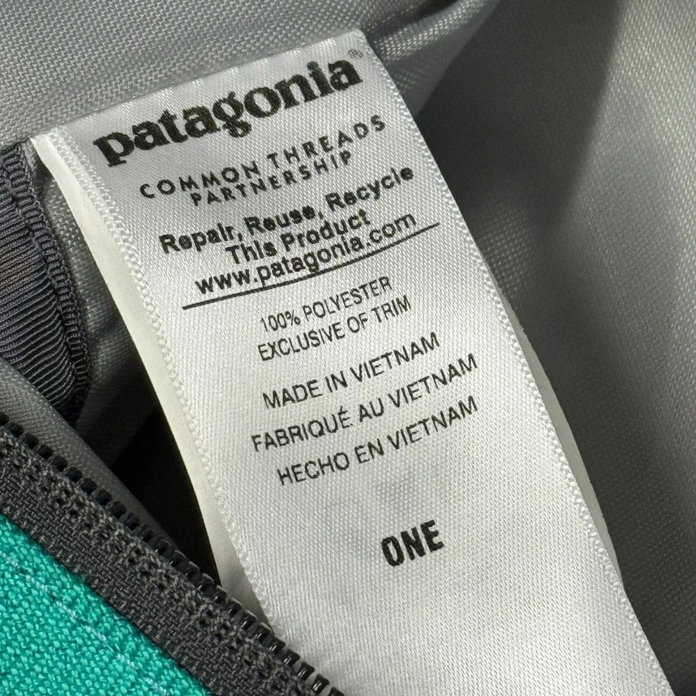 Patagonia Transport Tote 20L Green Laptop Bag Travel Briefcase Padded 49460‎